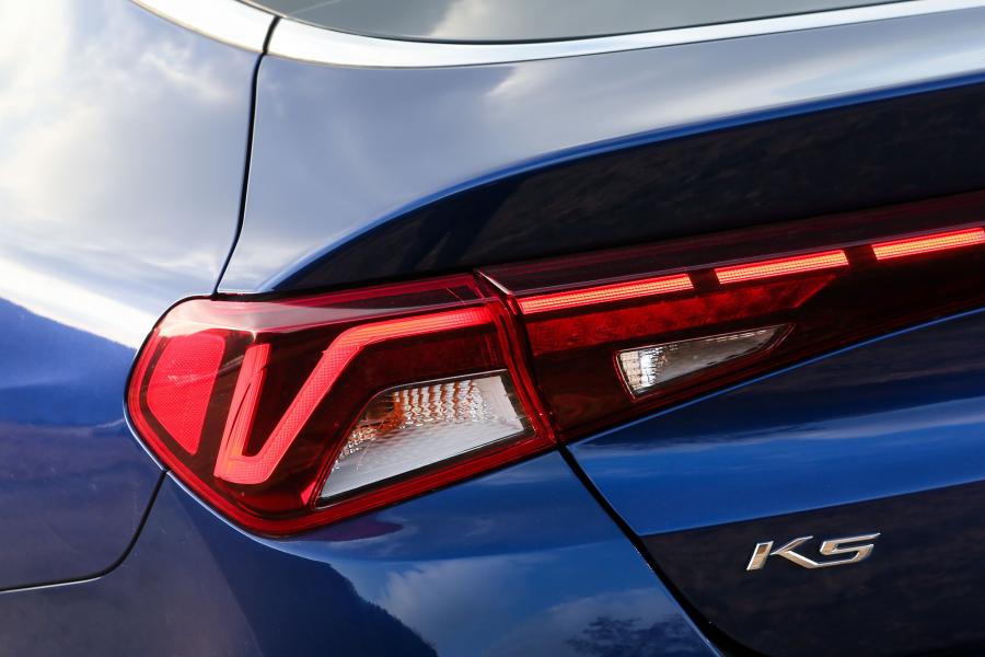 Детали экстерьера Kia K5 2019 года  (фото 28 из 44)
